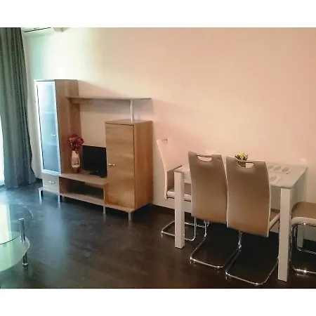One-bedroom In Apartment *